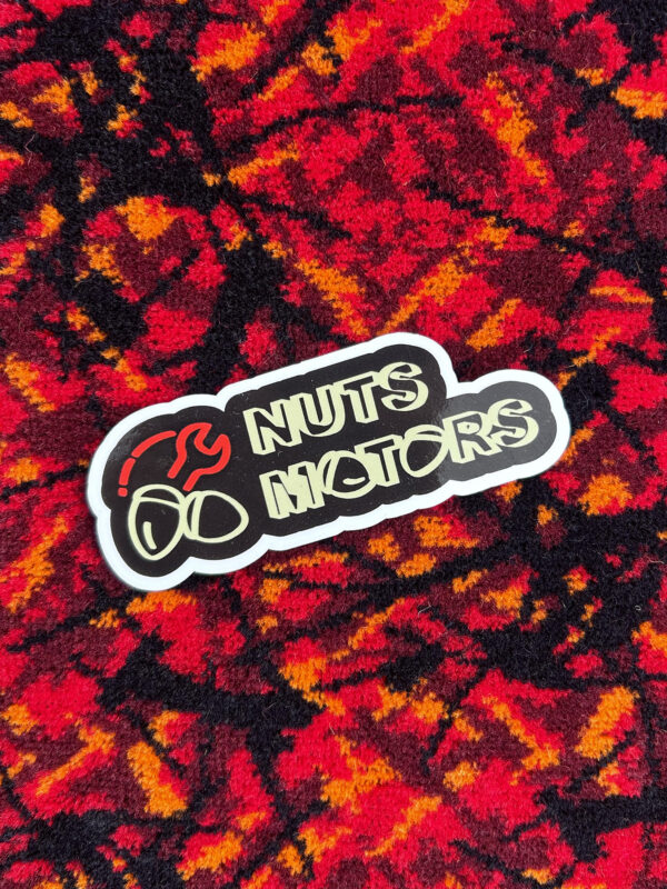 Autocollant Nuts Motors